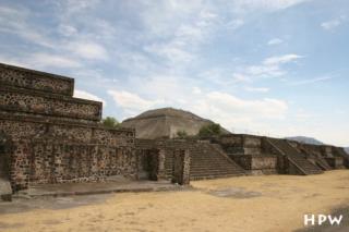 Teotihuacan, Sonnenpyramide - Blick von der Miccaotli, der Hauptstasse