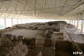 Die überdachten Ruinen des präkolumbianischen Zeremonienzentrums