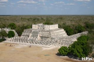 Chichen Itza-Tempel der Krieger und die Gruppe der 1000 Säulen