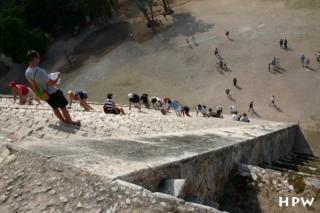Chichen Itza-Ein steiler Aufstieg bei 45 Grad auf die grosse Pyramide