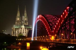 Die Kölner Hohenzollernbrücke als Mottosymbol für der evangelischen Kirchentag